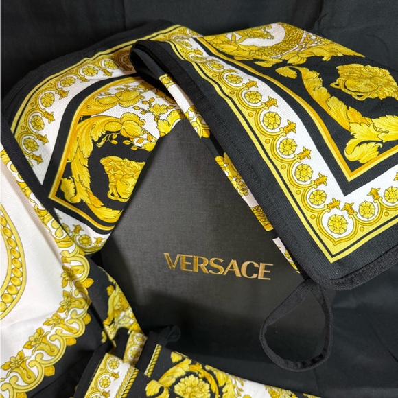 Versace Gold and Black Medusa Kitchen Cook Set Collection w/Gift Box - Picture 4 of 5